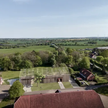 Museum aus der Vogelperspektive, Blick auf das Umland der Parkanlagen