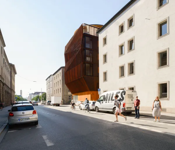 Fassade der Kinderoase in seitlicher Ansicht von der Gabelsbergerstraße her kommend.
